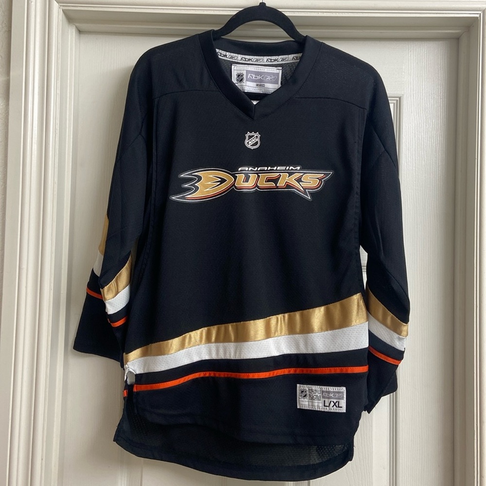 Youth L/XL Anaheim Ducks home black jersey